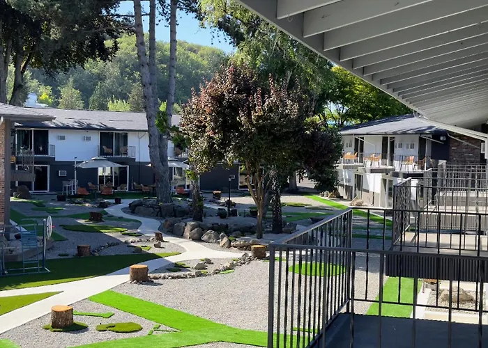 Interurban Suites Hotel, A Dazzler Select By Wyndham